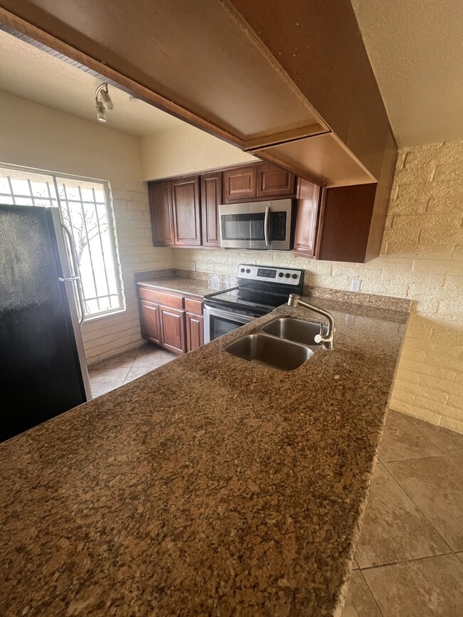 Building Photo - 1307 S Copias Way