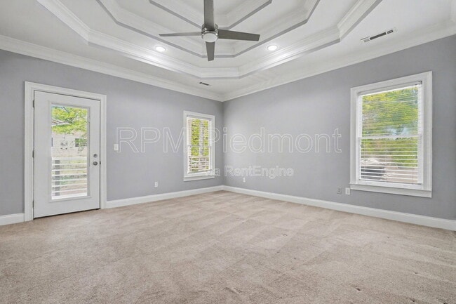 Building Photo - 1034 Hubbard St SW