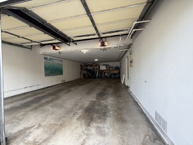 Building Photo - 837 Bard St