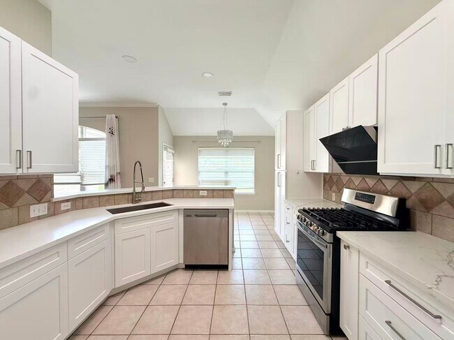 Building Photo - 9006 Sundown Dr