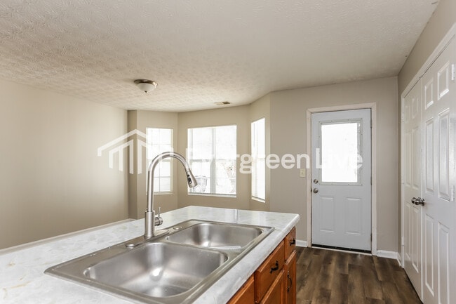 Building Photo - 5893 Strathmoor Manor Cir