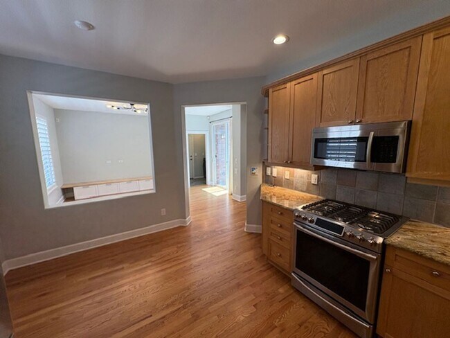 Building Photo - Wow - Lowry Stunner!  4 bed, 3.5 Bath, Fin...