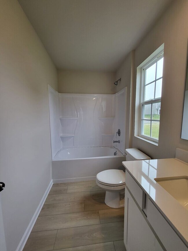 Building Photo - Stunning 5BR/3BA Home located in Statesville