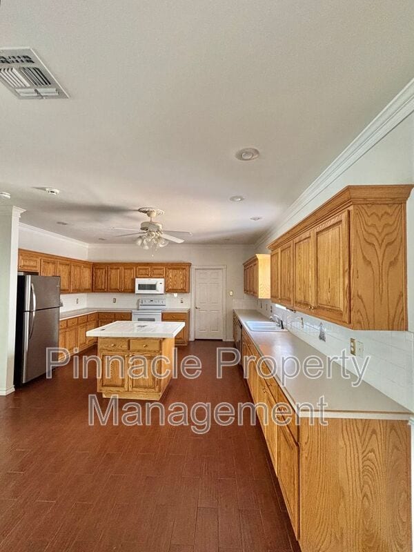 Building Photo - 1 Southridge Dr