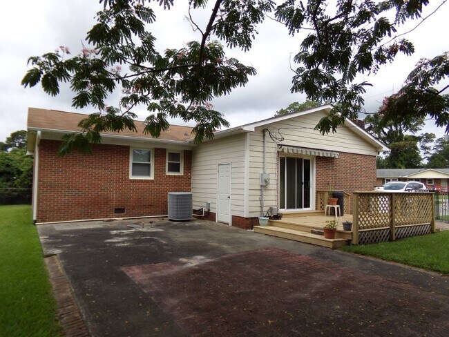 Building Photo - Charming Home in Havelock