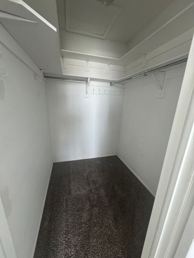 Building Photo - 549 E 575 N