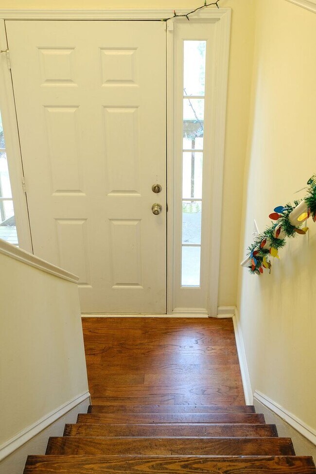 Building Photo - 15 White Street Extension