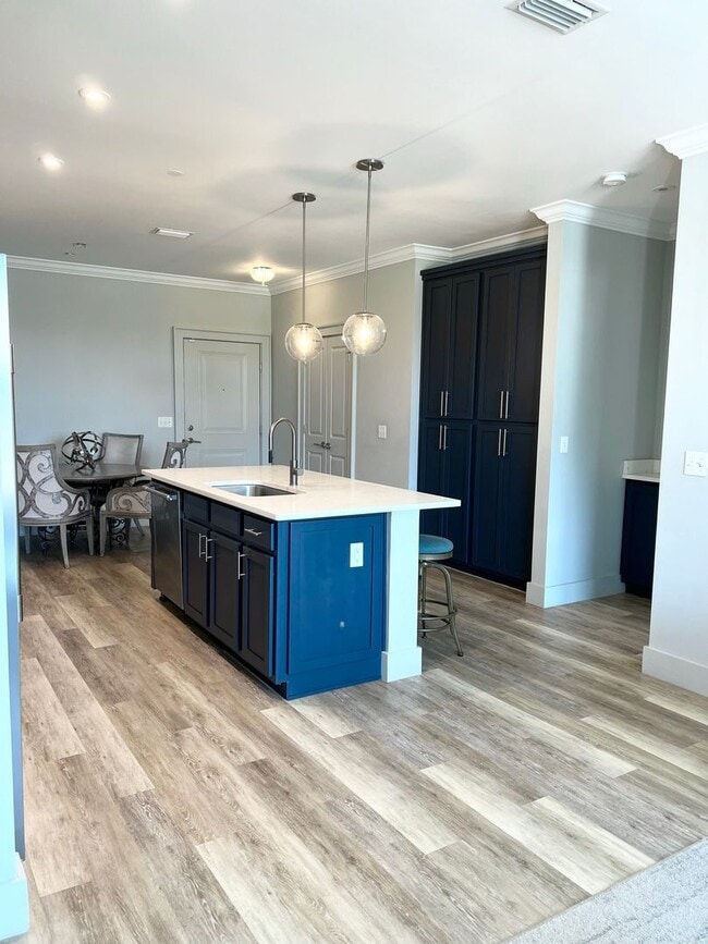 Building Photo - WATERFRONT CONDO FOR RENT