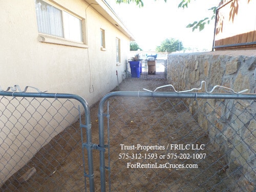 Building Photo - Spacious 4/2 close to NMSU