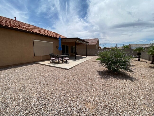 Building Photo - Exceptional 4BR/2BA Home in Magma Ranch! T...
