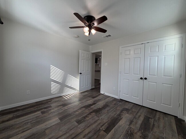 Building Photo - AVAILABLE NOW 3 BEDROOM 2 BATH HOME IN SAGINAW