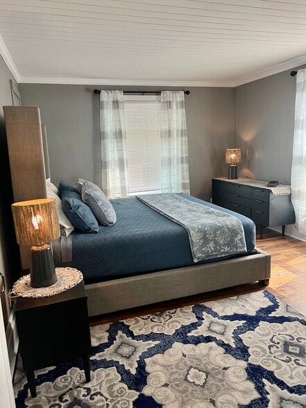 King bedroom - 747 Ann St