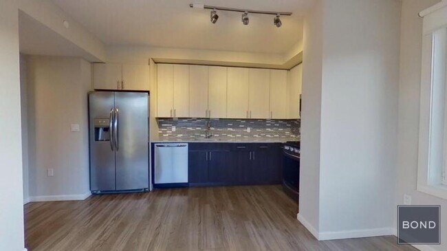 Building Photo - 2 bedroom in JAMAICA HILLS NY 11432