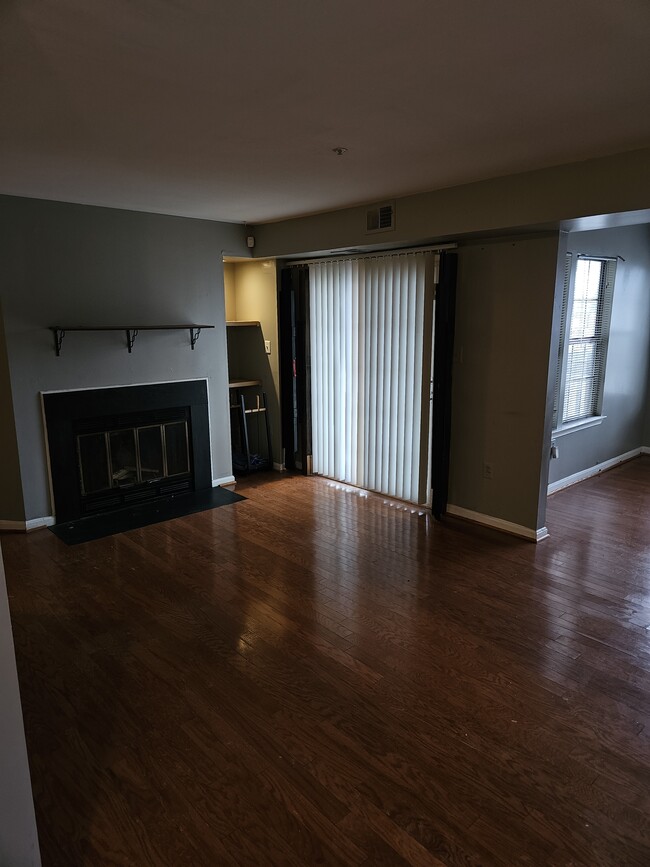 Living room - 2071 Alice Ave