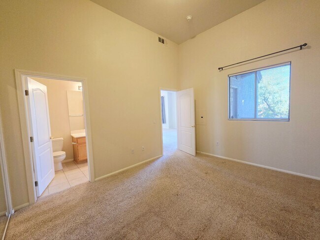 Building Photo - CHARMING 2BD/2BA CONDO IN HENDERSON! W/ COMMUNITY POOL