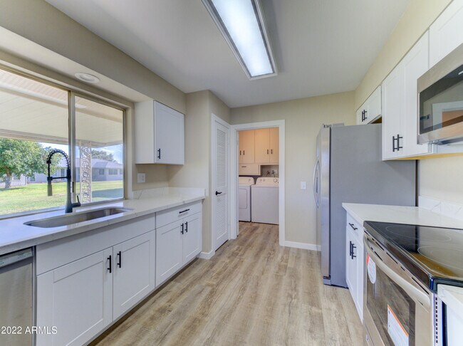 Building Photo - 10007 W Shasta Dr