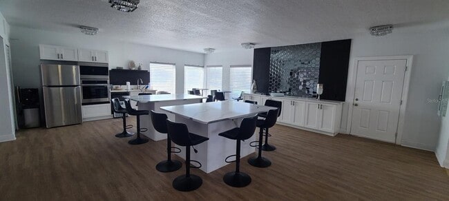 Building Photo - 924 N Lake Destiny Rd