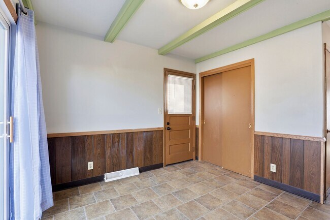 Building Photo - 846/848 Greenwood Court