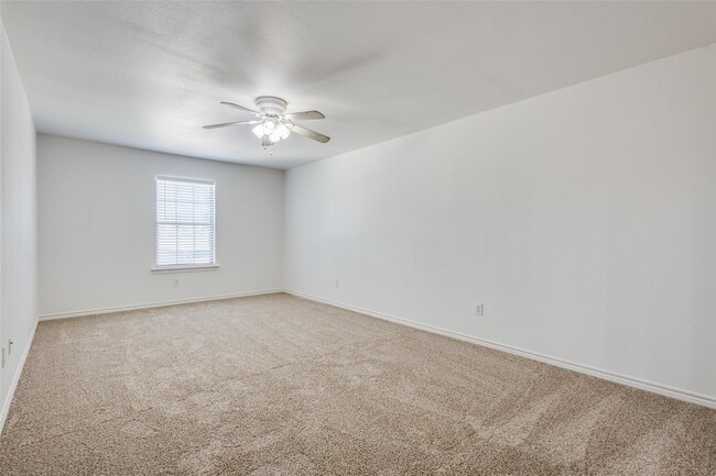 Building Photo - 1001 E College Ave