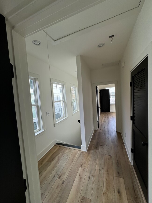 Building Photo - 509 Rosedale Ave