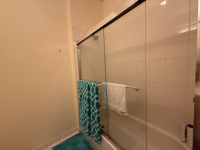 Building Photo - Two-story Upscale Townhouse located at Bel...