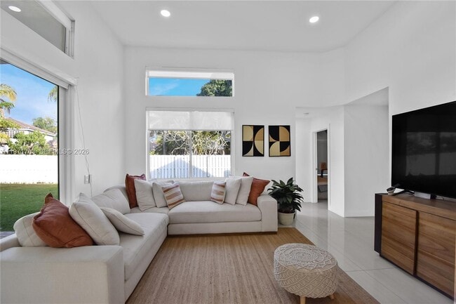 Building Photo - 710 Lake Blvd