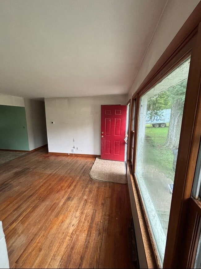 Building Photo - 119 2nd St
