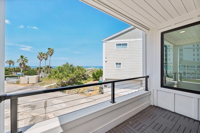 Building Photo - The townhome with ocean views from every room