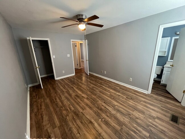 Building Photo - Charming 3 Bed, 2 Bath Home on Over an Acre!
