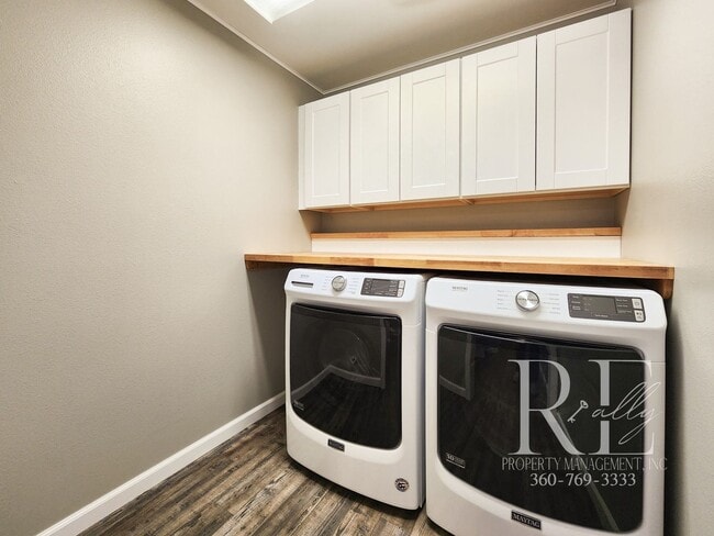 Building Photo - Rambler with 2-Car Garage, RV/Boat Parking...