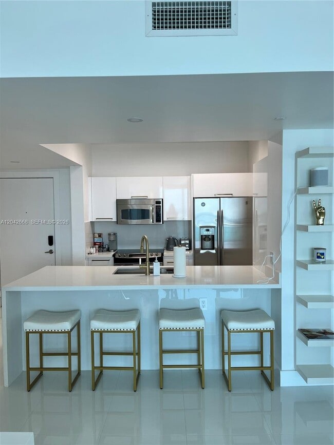 Building Photo - 951 Brickell Ave