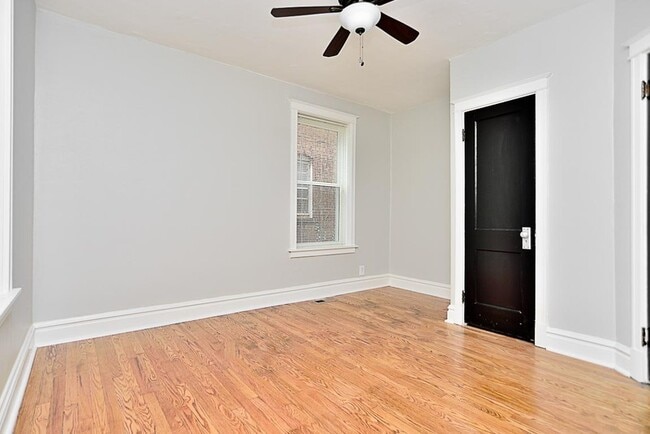 Building Photo - 4944 Tholozan Ave