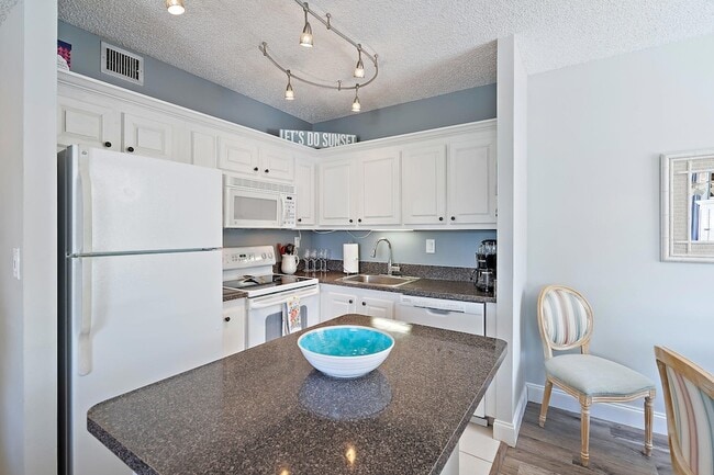 Building Photo - 353 S US Hwy 1