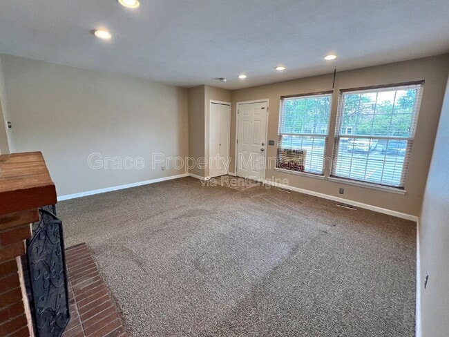 Building Photo - 11560 Community Center Dr