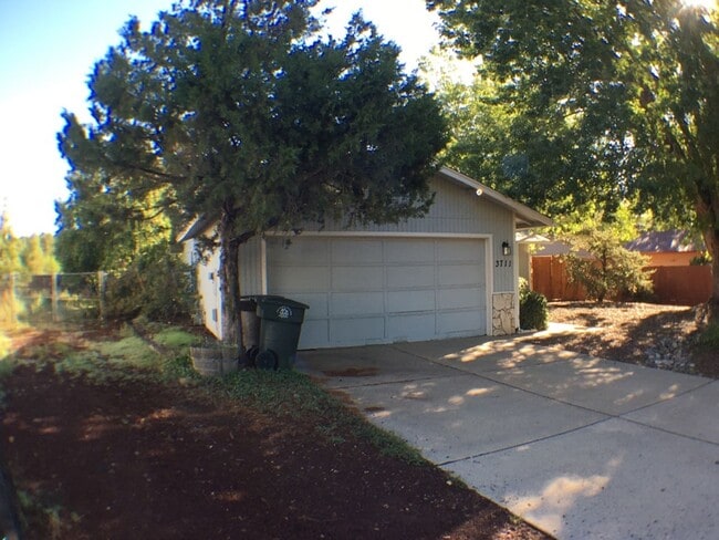 Building Photo - Nice single level home on cul de sac in Foxglenn neighborhood