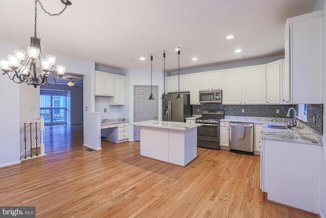 Building Photo - 9300 Summit View Way