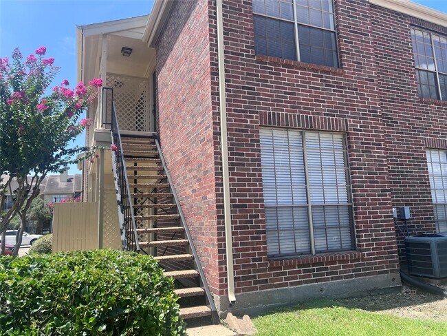 Building Photo - 2121 El Paseo St