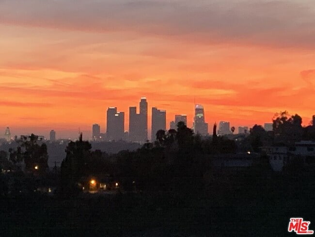 Building Photo - 303 Mavis Dr