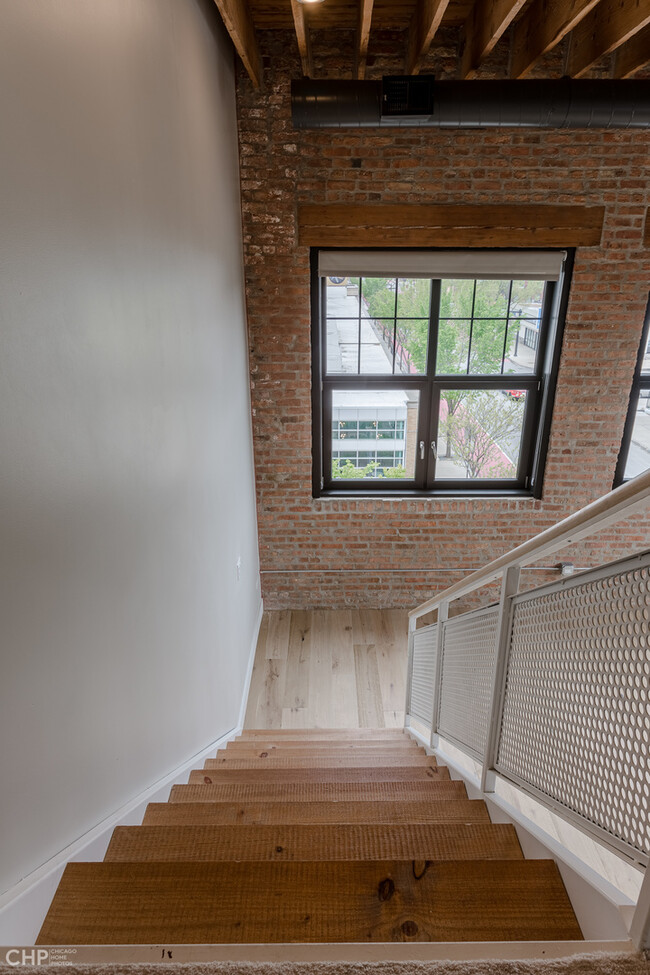 Building Photo - 729 N Sangamon St