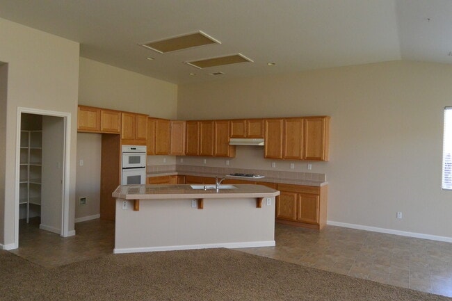 Building Photo - 6102 W Seeger Ct