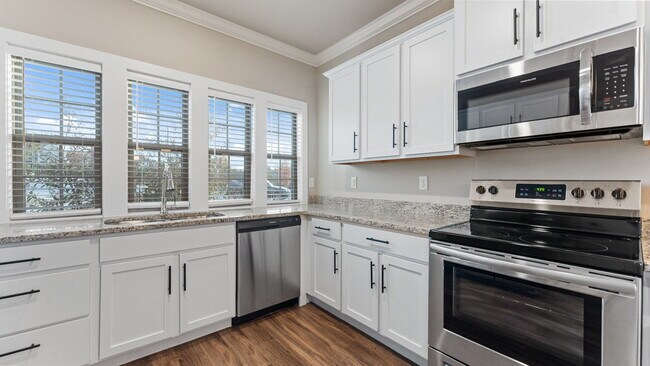 Building Photo - 1023 NE Hts Ln