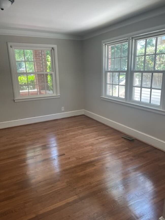 Building Photo - Special One Month Free -Renovated Great Tw...