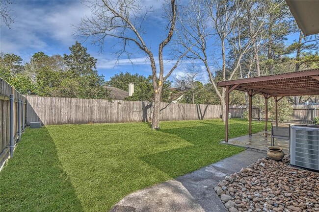 Building Photo - 2815 Parkwood Manor Dr