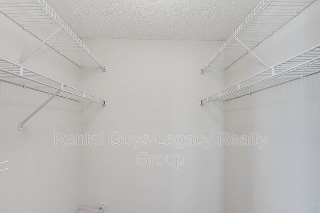 Building Photo - 11498 Chase Meadows Dr S