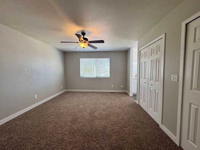Building Photo - Updated 5 Bedroom Home