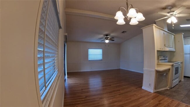 Building Photo - 2055 S Floral Ave