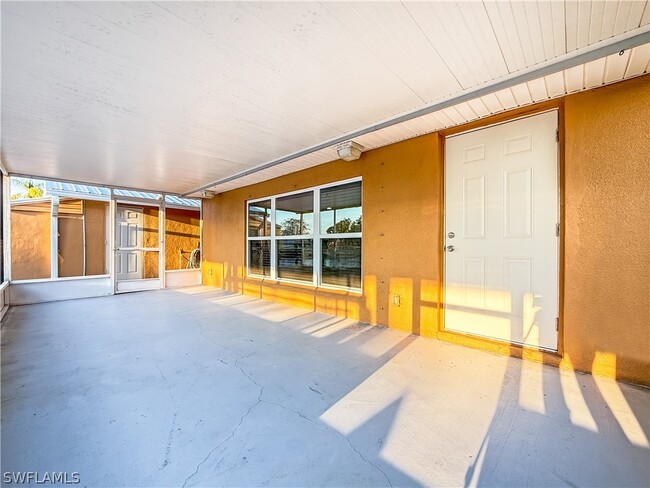 Building Photo - 2115 St Croix Ave