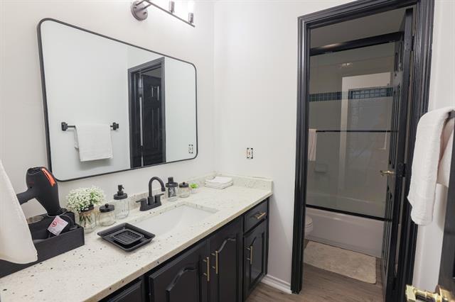 Building Photo - 994 Regency Dr