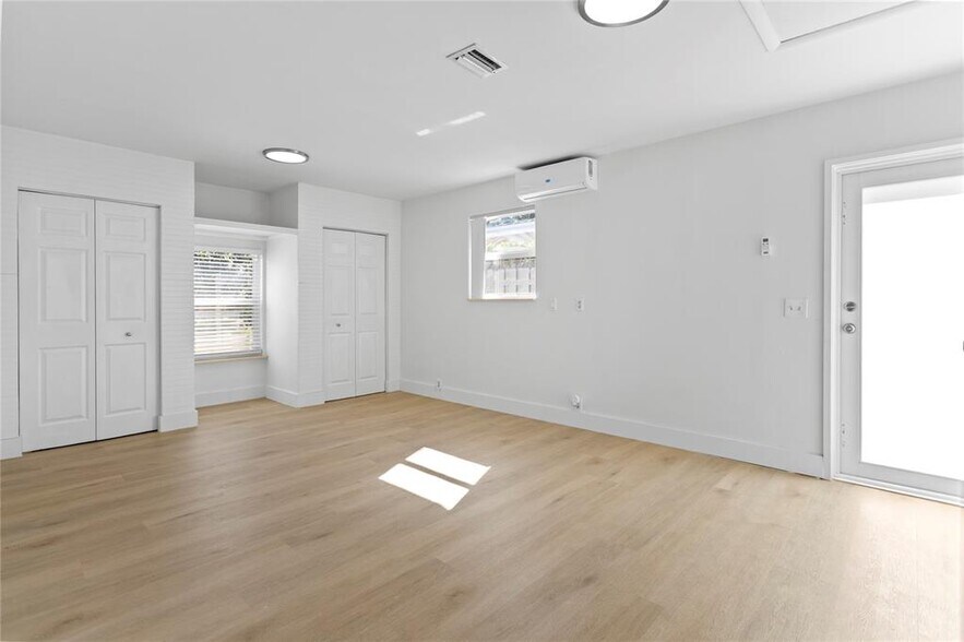 Building Photo - 5401 Fillmore St