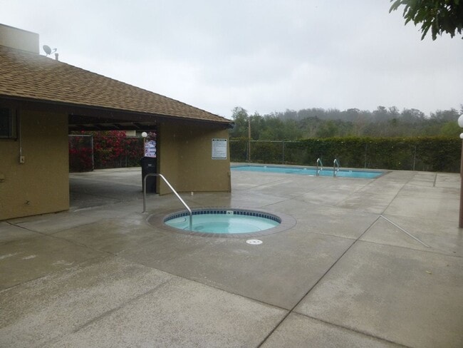 Building Photo - Orcutt Bluffs 2 bedroom Condo!!